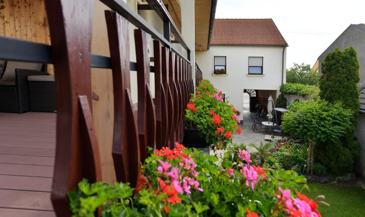 Hotel Blumenhof Wegleitner Illmitz Exterior foto